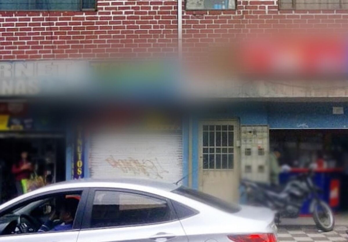 Fiscalía ocupó varios inmuebles donde se vendían celulares robados en la capital 1 Fiscalía ocupó varios inmuebles donde se vendían celulares robados en la capital Los operativos que adelantó la Fiscalía se realizaron en las localidades de San Cristóbal, Engativá y Los Mártires, donde operaban las tiendas que recibían los celulares robados y luego los comercializaban.