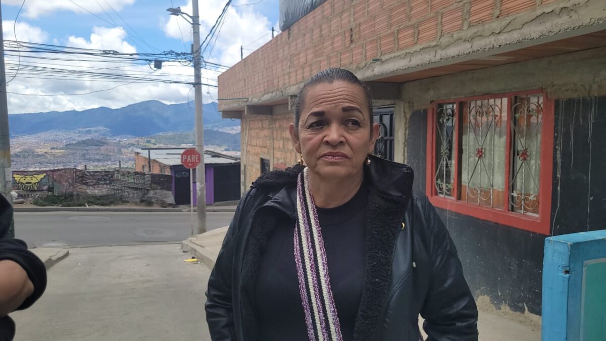 En Ciudad Bolívar: comunidad denuncia atroz ola de violencia contra animales 2 En Ciudad Bolívar: comunidad denuncia atroz ola de violencia contra animales El caso más reciente ocurrió en Brisas del Volador, en la parte alta de Ciudad Bolívar, donde la comunidad aseguró que han aparecido varios perros apuñalados en los últimos días.