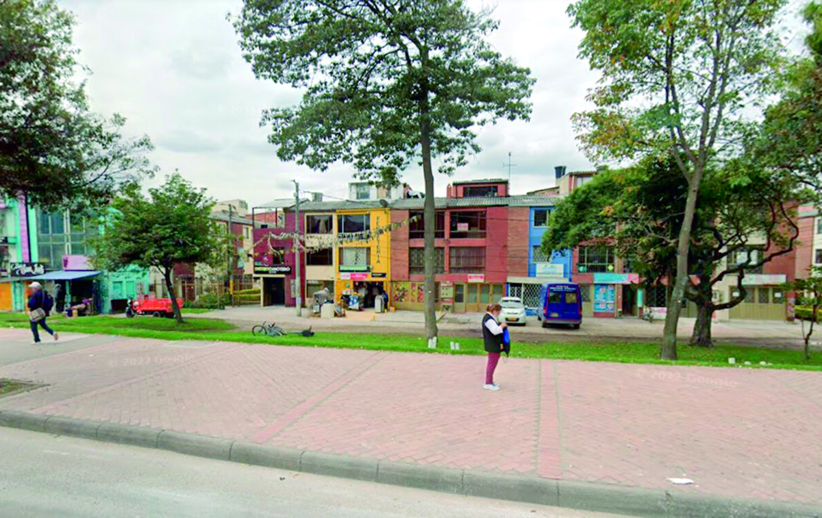 Engativá: por culpa del ruido habitantes de Villas de Granada no pueden dormir en paz Varios vecinos del barrio Villas de Granada, en Engativá, aseguraron que por la apertura de un bar desde marzo de este año no han podido conciliar el sueño, y por más que se ha denunciado el hecho ante las autoridades locales y la Policía, esto parece ser una historia de nunca acabar.