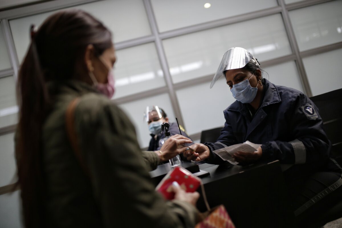 ¡Pilas! En Canadá y Estados Unidos están buscando trabajadores colombianos La Agencia de Empleo del Sena, en convenio con empresas del extranjero trae estas ofertas de trabajo para colombianos.