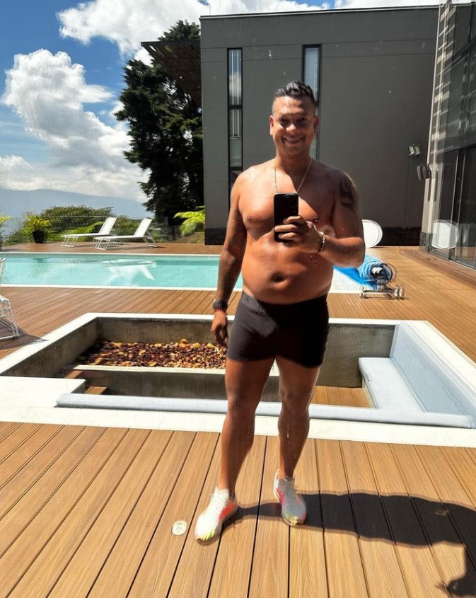 ¡Sin miedo al qué dirán! Fredy Guarín sorprendió en redes sociales con su drástico cambio 1 ¡Sin miedo al qué dirán! Fredy Guarín sorprendió en redes sociales con su drástico cambio El cambió que sufrió el ex jugador de Millonarios, Fredy Guarín, es sorprendente, y ha dejado todo tipo de reacciones por cuenta de la última foto que subió en su cuenta de Instagram.