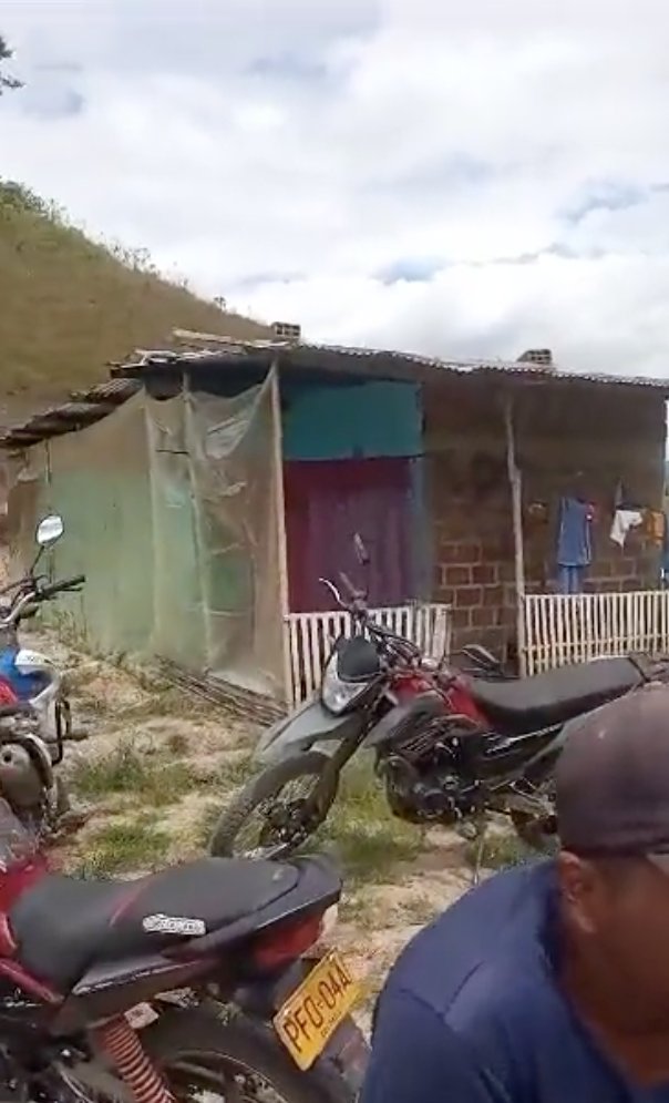 ¡Tragedia! Niña de 4 años murió en medio de enfrentamientos entre el Ejército y las Farc En medio de enfrentamientos registrados este miércoles en zona rural de la Plata(Huila) entre el Ejército y las disidencias de las Farc, una niña de tan solo 4 años falleció.