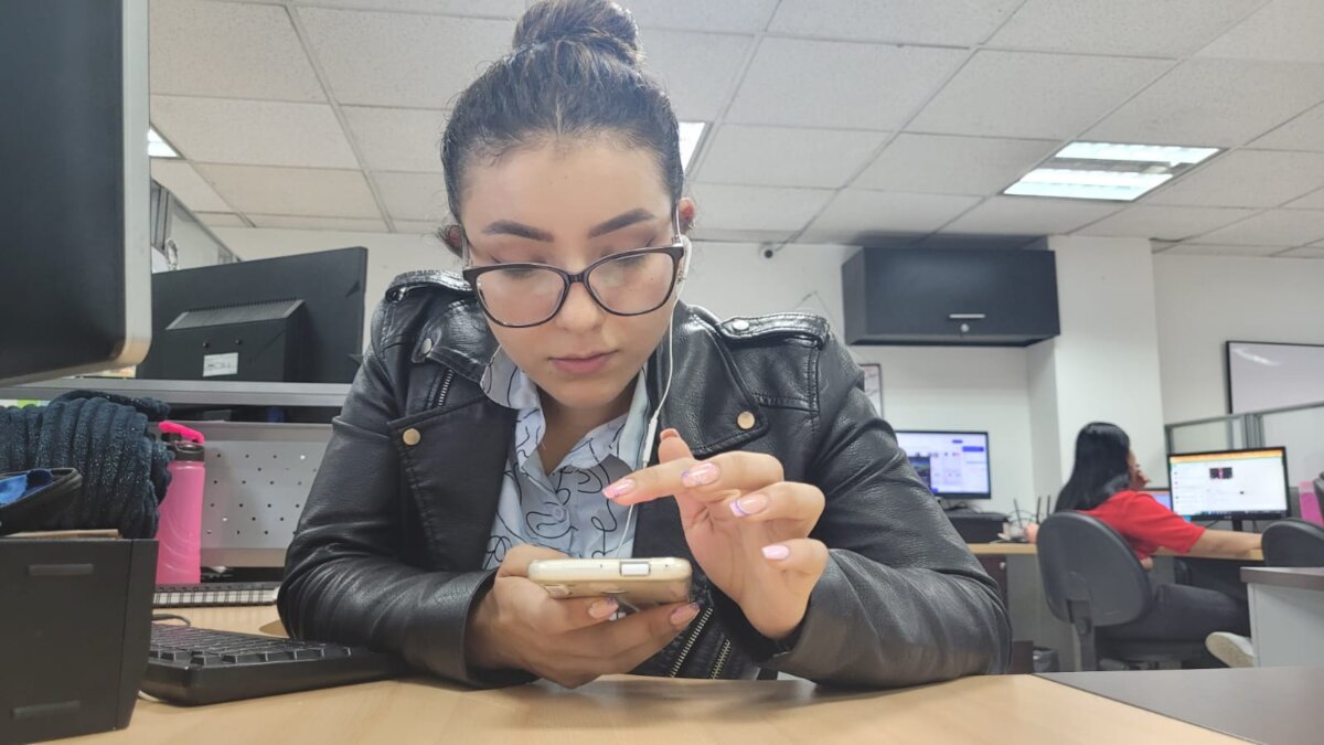 ¿Lo llaman y le cuelgan? Esto es lo que debe saber de las ‘llamadas fantasma’ o ‘Spam’ Probablemente a usted ya le ha pasado. Suena el teléfono, es un número desconocido, pero igual contesta. Al otro lado no habla nadie y la llamada se cuelga.