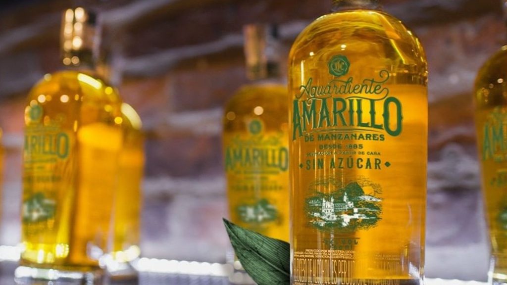 ¿Y ahora con qué brindaremos? Aguardiente Amarillo podría ser suspendido Aguardiente Amarillo podría llegar a ser suspendido en Bogotá y Cundinamarca.