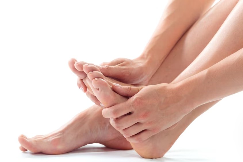 10 tips para tener los pies bien cuidados y sin callos 1 10 tips para tener los pies bien cuidados y sin callos Hay muchas personas que al momento de sentir atracción por un hombre o una mujer, se fijan principalmente en las manos y pies, ¿usted es de esos?