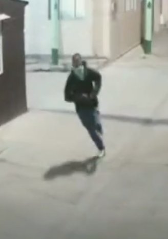 Mujer fue víctima de los ladrones cuando salía de su casa en Engativá Una mujer fue la más reciente víctimas de dos ladrones en el barrio Santa Rosita, de Engativá, y quienes luego de cometer el hurto escaparon a bordo de un taxi que los estaba esperando.