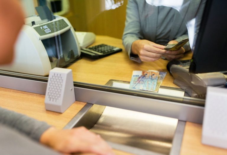 Abecé con la Dian sobre el pago de la declaración de renta Desde este 9 de agosto y hasta el próximo 19 de octubre se está realizando el pago de declaración de renta para personas naturales, y algunos conceptos que son poco conocidos, como la información exógena o la famosa declaración sugerida, que también son de vital importancia a la de hora realizar esta diligencia.