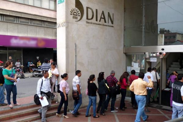 Abecé con la Dian sobre el pago de la declaración de renta Desde este 9 de agosto y hasta el próximo 19 de octubre se está realizando el pago de declaración de renta para personas naturales, y algunos conceptos que son poco conocidos, como la información exógena o la famosa declaración sugerida, que también son de vital importancia a la de hora realizar esta diligencia.