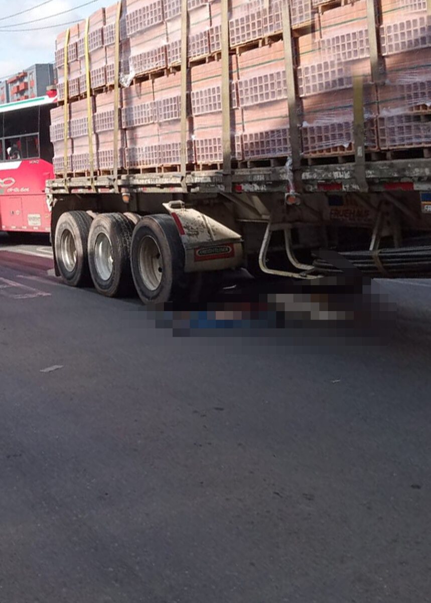Accidente de tránsito deja un peatón muerto en la Autopista Sur 1 Accidente de tránsito deja un peatón muerto en la Autopista Sur Un peatón falleció tras ser arrollado por un vehículo de carga pesada en la Autopista Sur.