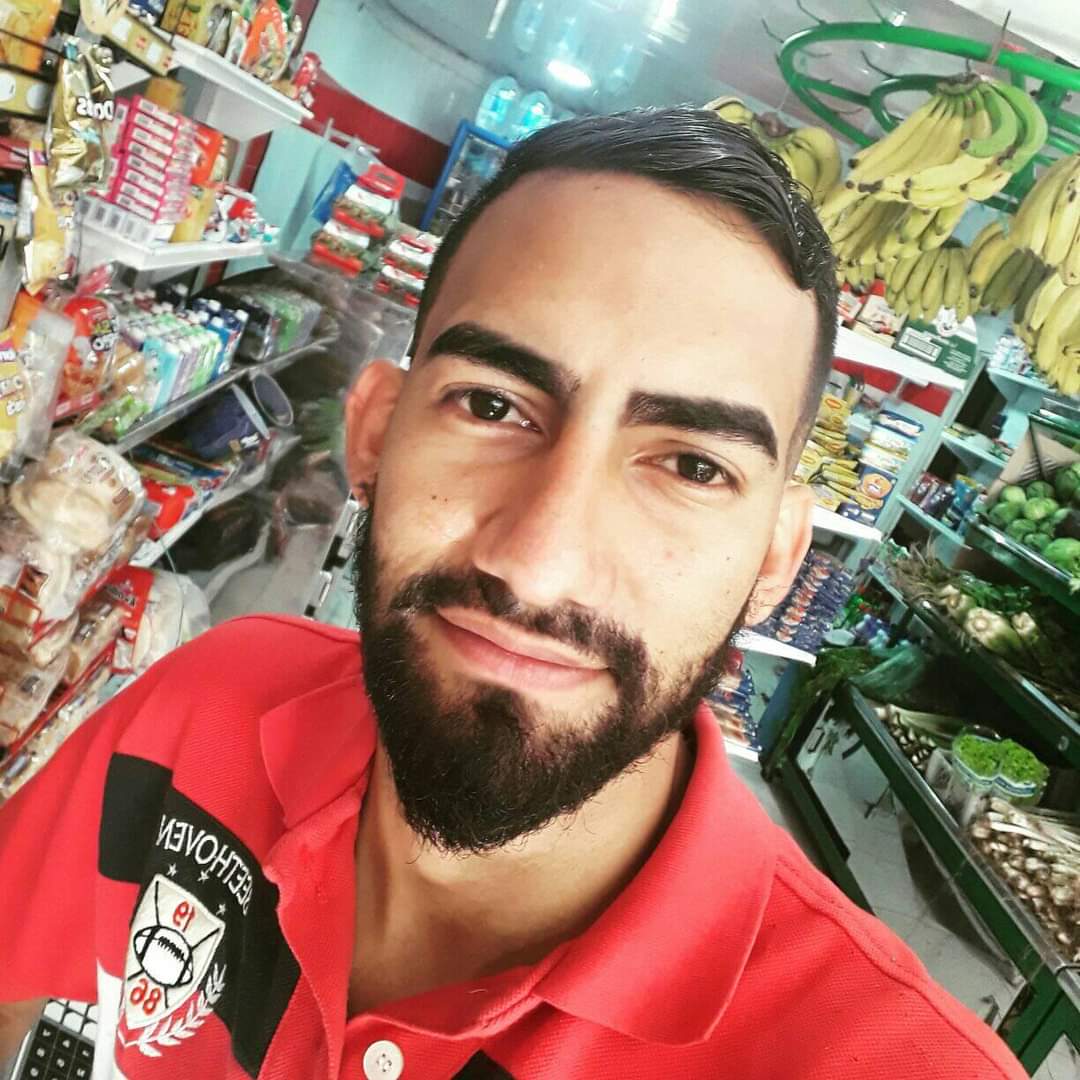 Adelys, el domiciliario víctima del crimen en Cedritos En horas de la noche de ayer, un terrible crimen se perpetró en un exclusivo sector de Bogotá. En el barrio Cedritos, en la localidad de Usaquén, fue asesinado con arma cortopunzante un joven domiciliario.