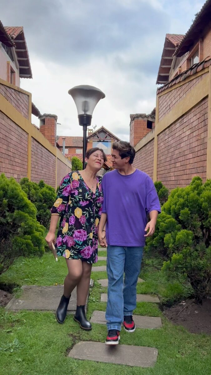 Alina Lozano se reconcilió con su 'Pollo' 1 Alina Lozano se reconcilió con su 'Pollo' Q'HUBO Habló con Alina Lozano, quien nos reveló detalles de su reconciliación con su novio Jim. Esto fue lo que nos dijo.