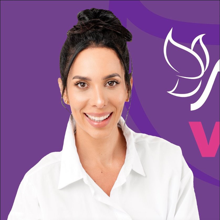 Andrea Valdiri defendió a su hermana que se lanzó a la política: “En vez de criticar, apoyen” 1 Andrea Valdiri defendió a su hermana que se lanzó a la política: “En vez de criticar, apoyen” Andrea Valdiri es una reconocida bailarina, empresaria e influencer de las redes sociales, que a lo largo de su carrera con polémicas, escándalos y otros episodios relevantes ha logrado ser reconocida en el mundo del entreteniendo en Colombia.