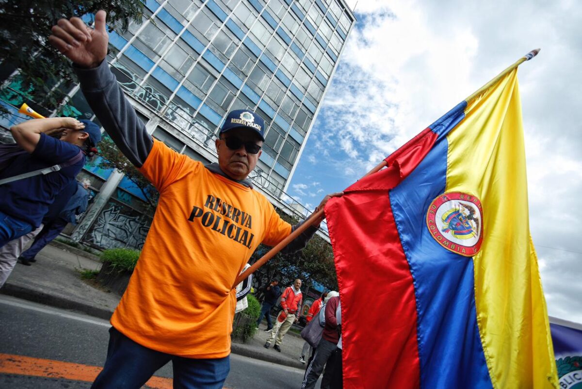Así avanzan las marchas en contra del Gobierno Nacional en Bogotá 1 Así avanzan las marchas en contra del Gobierno Nacional en Bogotá Este miércoles fue convocada una nueva jornada de marchas en contra de la gestión realizada por el Gobierno Nacional, las manifestaciones buscan mostrar el completo rechazo que se tiene frente a la administración del presidente Gustavo Petro.