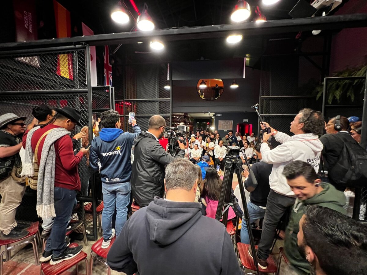 Así se vivió el Mundial de Tejo en Bogotá Bogotá se convirtió en el epicentro de un evento cargado de tradición y que busca cambiar la perspectiva turística de la capital, pues este 23 y 24 de agosto se llevó a cabo la primera edición del 'Encuentro Mundial de Tejo 2023', un evento que busca enamorar a los locales y público extranjero de este deporte heredado por nuestros antepasados.