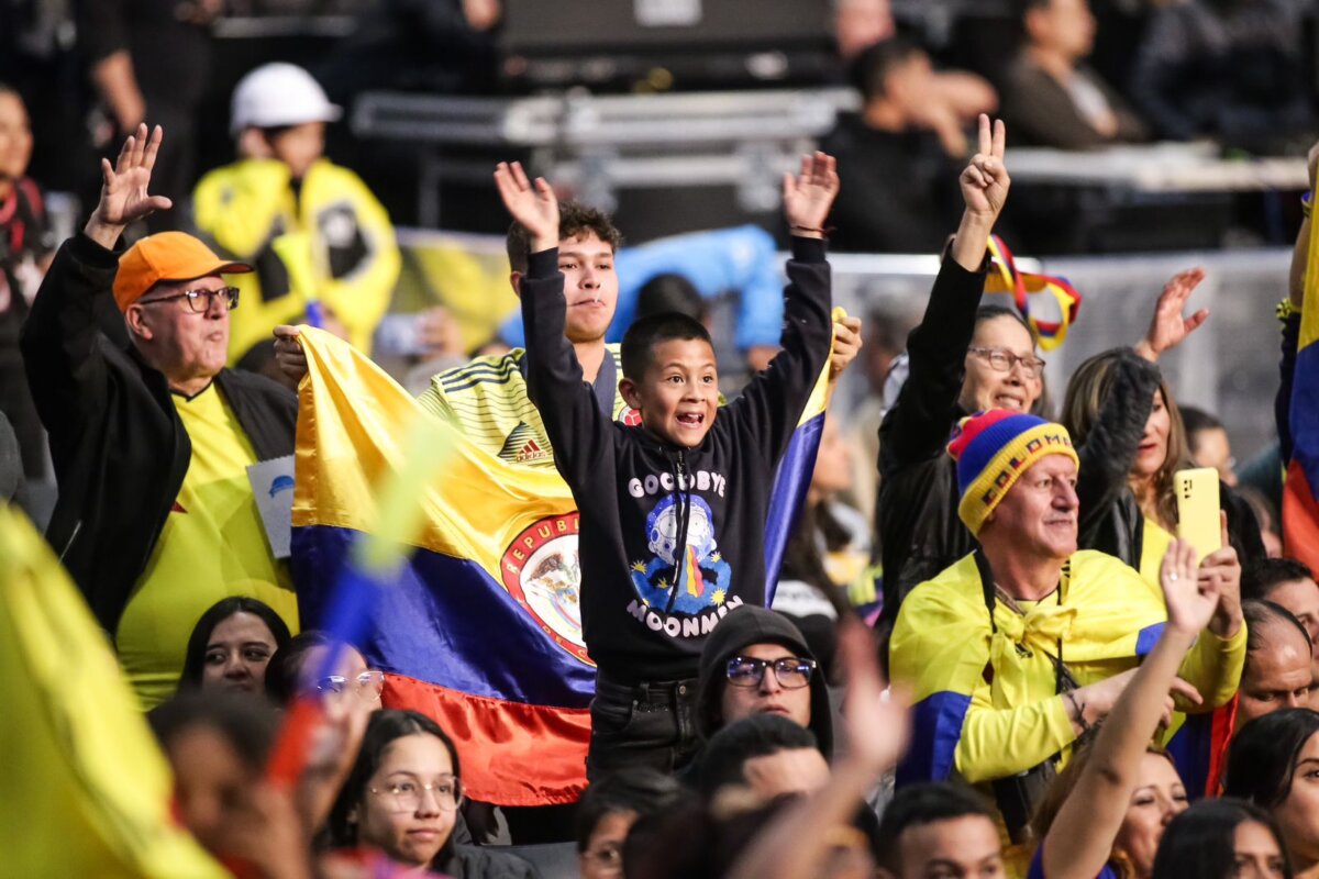 Así se vivió el homenaje a las 'Superpoderosas' tras jugar el Mundial 1 Así se vivió el homenaje a las 'Superpoderosas' tras jugar el Mundial Durante un mes la Selección Colombia Femenina nos hizo vibrar y emocionar por su histórica participación en el Mundial de Australia y Nueva Zelanda. Es que sus goles y sus triunfos, que las llevaron por primera vez a los cuartos de final, nos llenaron de orgullo.