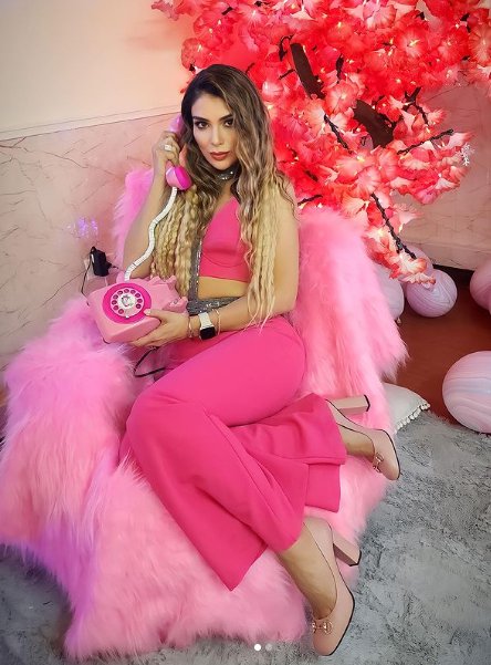Barbie a la colombiana La fiebre que ha causado la película ‘Barbie’ a nivel mundial ha sido tal, que hasta nuestra farándula nacional se animó a publicar en sus redes sociales fotos y videos luciendo como la famosa muñeca de Mattel. Estas son algunas de las famosas que se robaron todas las miradas.