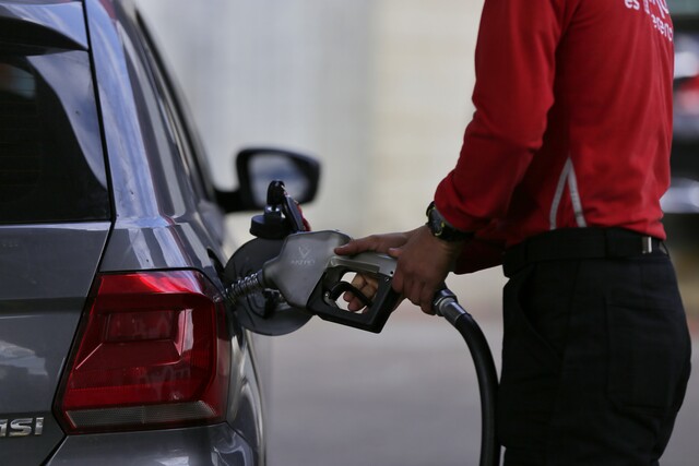 Así quedó el precio de la gasolina Desde este sábado 24 de febrero empezaron a regir nuevos precios de la gasolina, por el ajuste anual que se hace en la composición tarifaria de los precios de los combustibles, según la inflación del año anterior, en el precio al productor.
