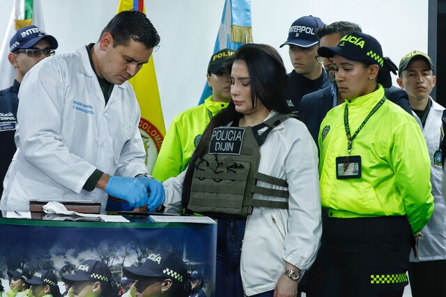 Judicializan a dos hermanos que ayudaron a escapar a la excongresista Aída Merlano 1 Judicializan a dos hermanos que ayudaron a escapar a la excongresista Aída Merlano Los hermanos Juhass y Kerly Pineda Matallana, fueron identificados y judicializados por parte de la Fiscalía General como los presuntos colaboradores en la fuga de la exsenadora Aida Merlano Rebolledo.
