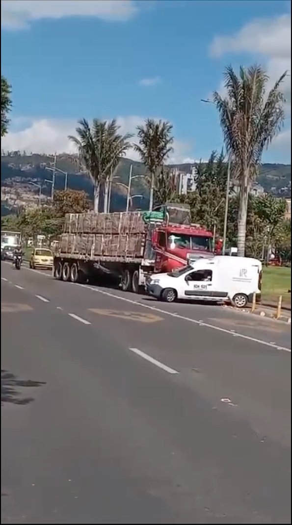 Vía al Llano permanece cerrada por manifestaciones A esta hora la vía al Llano se encuentra cerrada por manifestaciones de la comunidad.