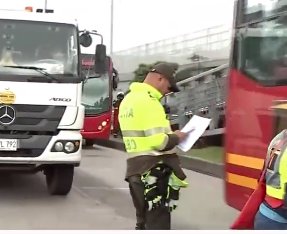 Grave accidente entre buses de TransMilenio dejó seis personas heridas en la Av. NQS