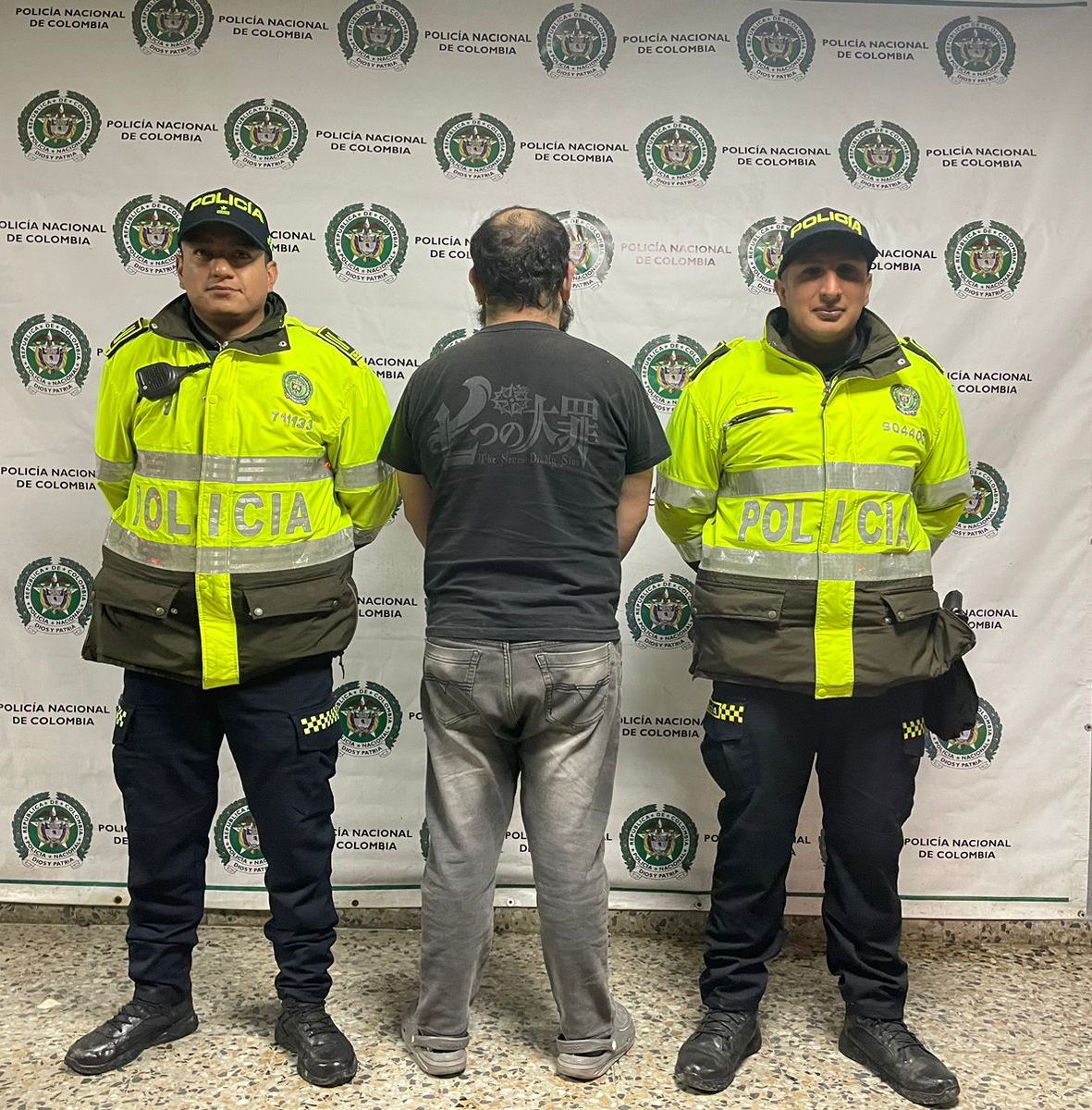 Capturan a un hombre por asesinar a su pareja en Usme 2 Capturan a un hombre por asesinar a su pareja en Usme Capturan a un hombre por ser el principal sospechoso del crimen de su pareja sentimental, en el sector de Villa Anita, en Usme.