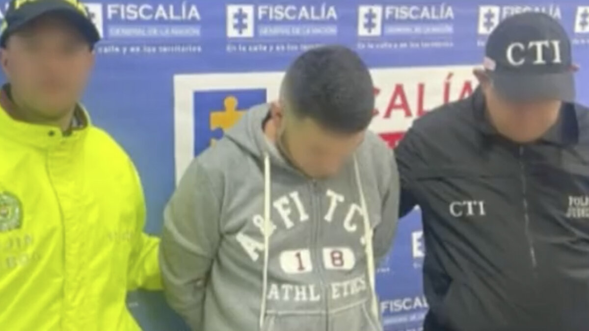 El famoso conferencista que fue víctima de los ladrones en Bogotá 2 El famoso conferencista que fue víctima de los ladrones en Bogotá Yokoi Kenji, el famoso conferencista colombo-japonés fue víctima de la inseguridad por la que atraviesa Bogotá por cuenta de los ladrones.