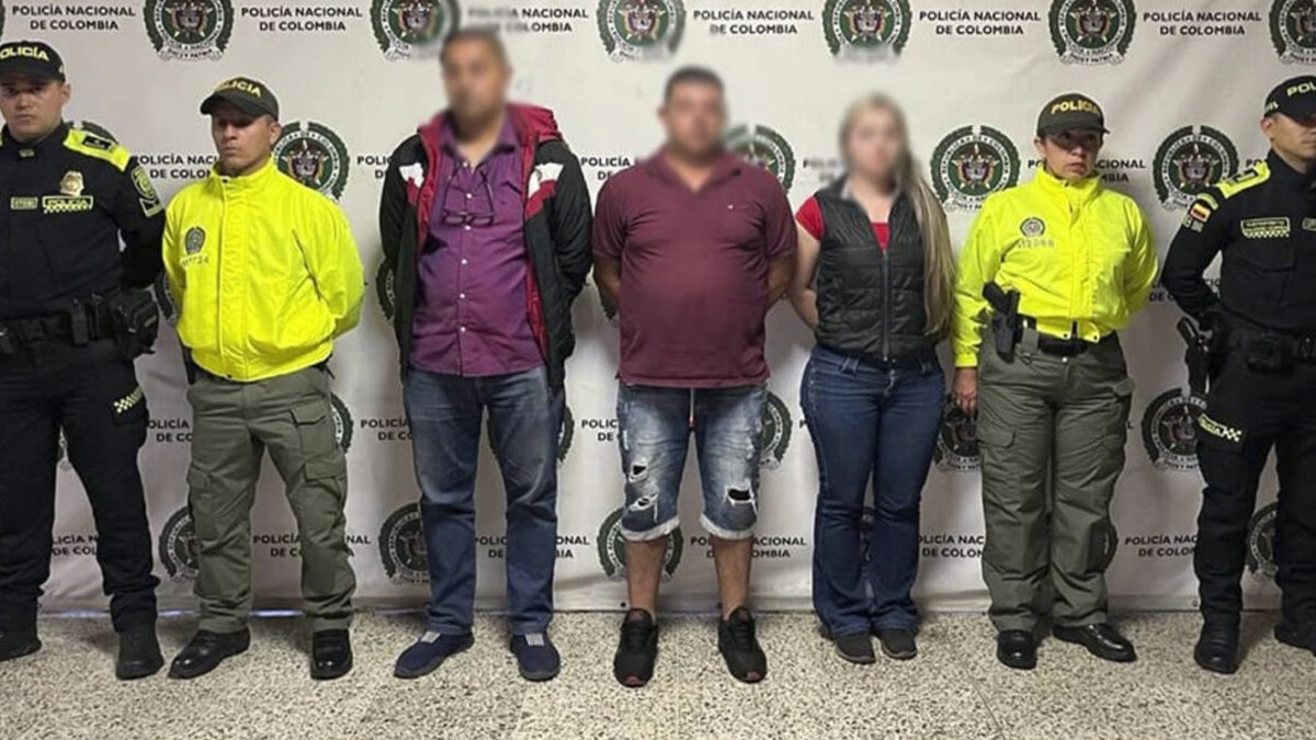 Cayó sujeto que repartía drogas a domicilio en Engativá Durante la mañana de este martes se efectuó la captura de un hombre de 41 años que aprovechaba su trabajo como domiciliario para repartir estupefacientes de puerta a puerta en el norte de la capital.