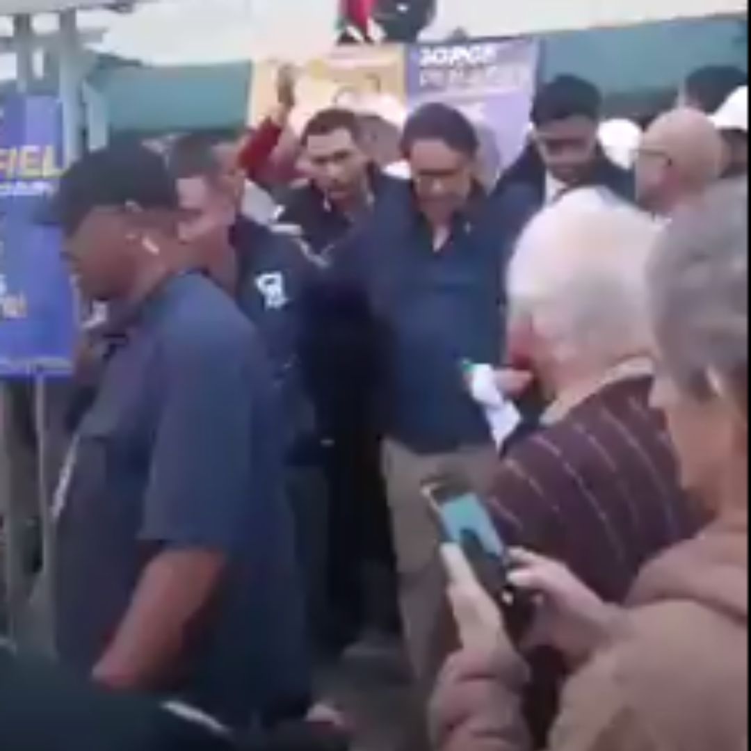 Así fue el asesinato del candidato presidencial de Ecuador El candidato presidencial ecuatoriano, Fernando Villavicencio, falleció este miércoles tras recibir tres disparos en la cabeza, luego de un ataque de un grupo de sicarios durante la finalización de un mitin electoral en Quito.