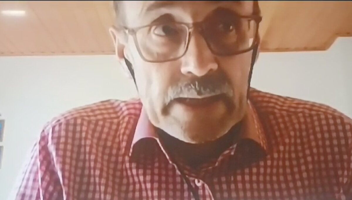 Denuncian agresión de policías contra un adulto mayor y un joven en Chapinero 1 Denuncian agresión de policías contra un adulto mayor y un joven en Chapinero Por medio de redes sociales se conoció un presunto caso de abuso policial registrado a las afueras de la universidad Javeriana.