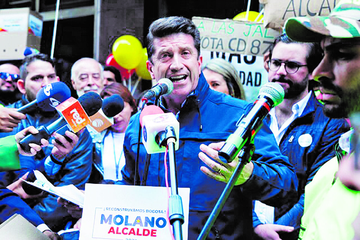 Diego Molano: “Si no tenemos seguridad va a ser difícil avanzar” 1 Diego Molano: “Si no tenemos seguridad va a ser difícil avanzar” Q'HUBO recibió en sus instalaciones al candidato a la Alcaldía de Bogotá, Diego Molano, quien nos contó sobre algunas de sus propuestas.