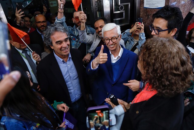 El 'Profe' que quiere poner en cintura a Bogotá 1 El 'Profe' que quiere poner en cintura a Bogotá Jorge Robledo visitó las instalaciones de Q'HUBO y nos contó sobre algunas de sus propuestas.