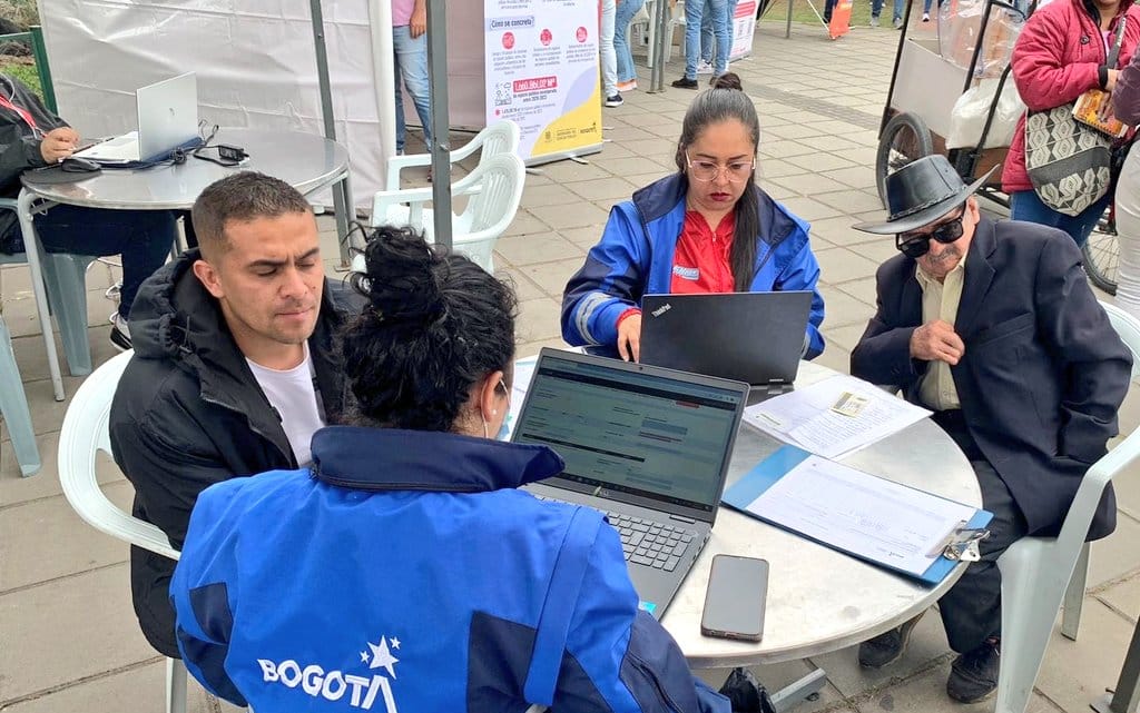 El Distrito le apuesta al marketing digital El Distrito sigue impulsando el comercio local, por eso en esta oportunidad lanza la iniciativa Cityemprende, la cual está dedicada al fortalecimiento de emprendedores y emprendedoras, con el objetivo de brindarles las herramientas claves para aumentar sus ventas y hacer crecer sus negocios.