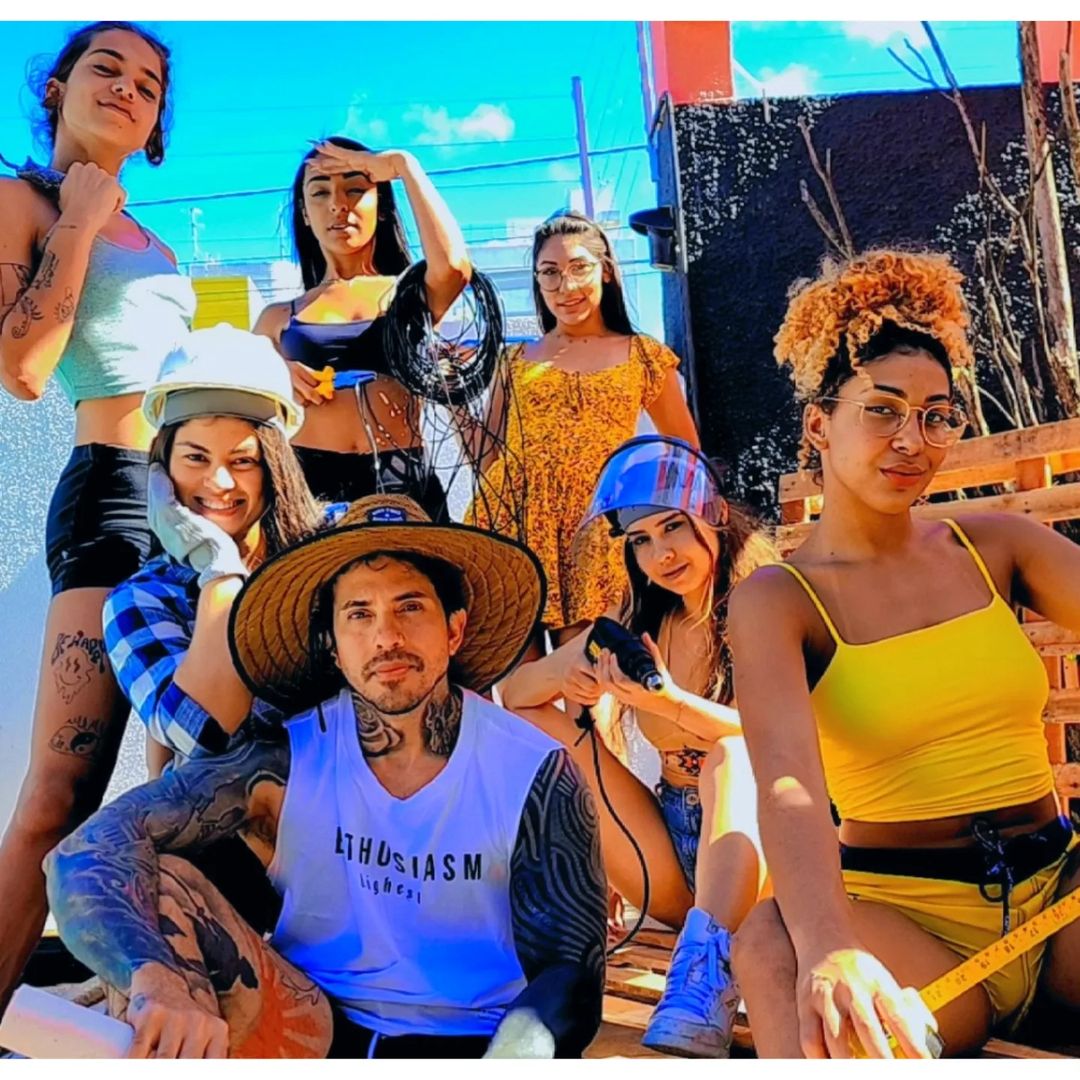 El influencer que le quiere hacer seis hijos a seis mujeres 1 El influencer que le quiere hacer seis hijos a seis mujeres El influenciador brasileño, Arthur O Urso, antes contaba con 9 esposas, pero 3 de ellas le pidieron el divorcio, ahora dice que quiere un hijo por cada esposa.