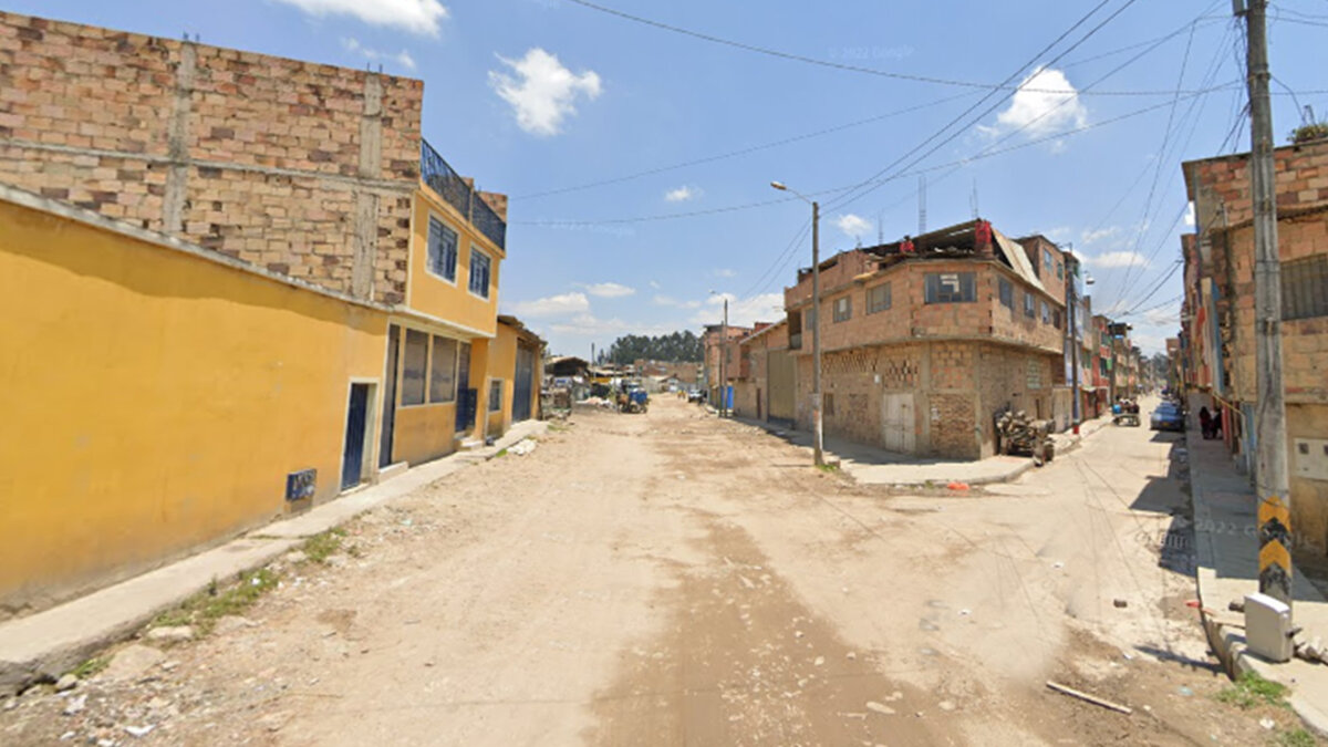 Misteriosa riña a puñal acabó con la vida de Fredy en Mosquera 9 Misteriosa riña a puñal acabó con la vida de Fredy en Mosquera A pocos minutos de que el reloj marcara la media noche de este sábado, vecinos del barrio Porvenir del Río, en el municipio de Mosquera (Cundinamarca), alertaron a las autoridades a propósito de una violenta riña que estaba teniendo lugar en inmediaciones de la Transversal 4 con Calle 12A.