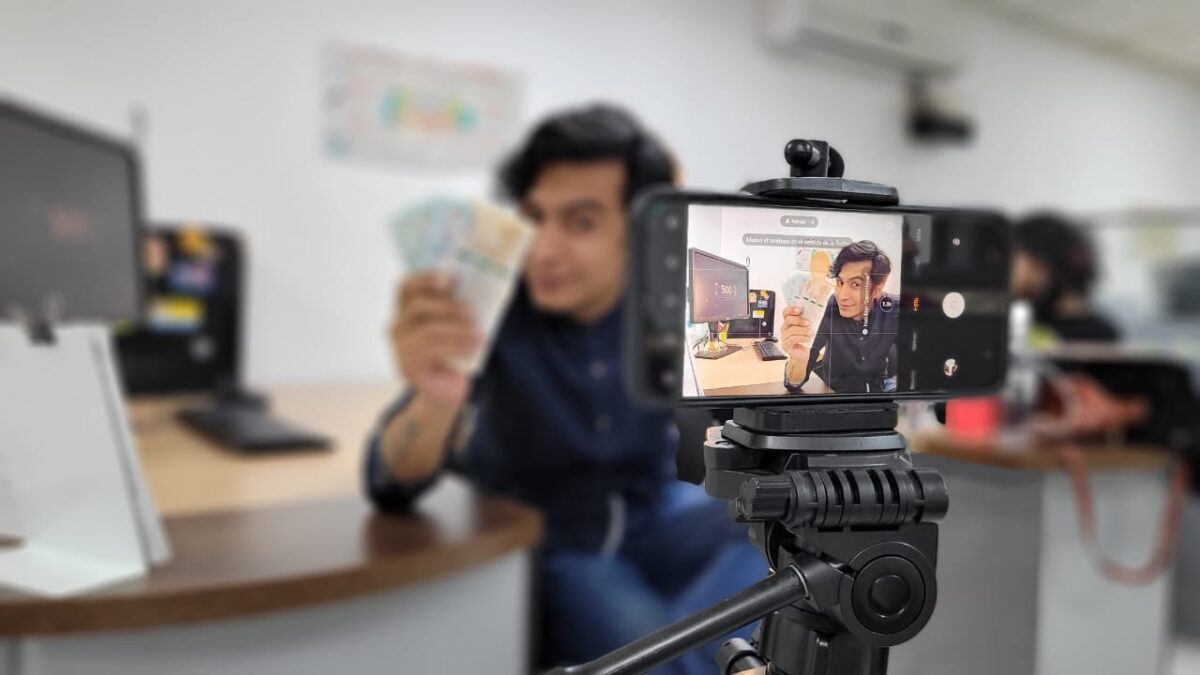 El sueño ahora es ser 'influencer' 1 El sueño ahora es ser 'influencer' Cuatro de cada 10 jóvenes del país estarían dispuestos a dejar su colegio o universidad con la idea de convertirse en un ‘influencer’, una ocupación u oficio que nació de la mano con las nuevas tecnologías.