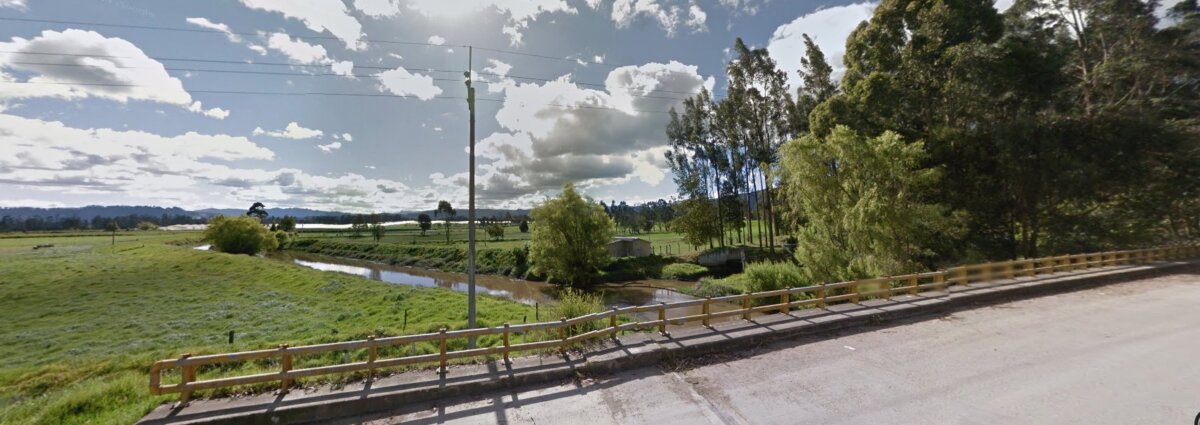 Hallaron cadáver flotando en el río Bogotá 1 Hallaron cadáver flotando en el río Bogotá La serenidad en que pasaba la tarde de este lunes festivo en una vereda ubicada en zona rural del municipio de Tocancipá, pasadas las 3 de la tarde, dio paso a una perturbadora escena que dejó a los residentes del sector pasmados. Un vecino de la vereda La Esmeralda que caminaba por la zona fue quien notó que en el cauce del río Bogótá, en un sector que los lugareños conocen como Ecopetrol, había algo extraño que flotaba.