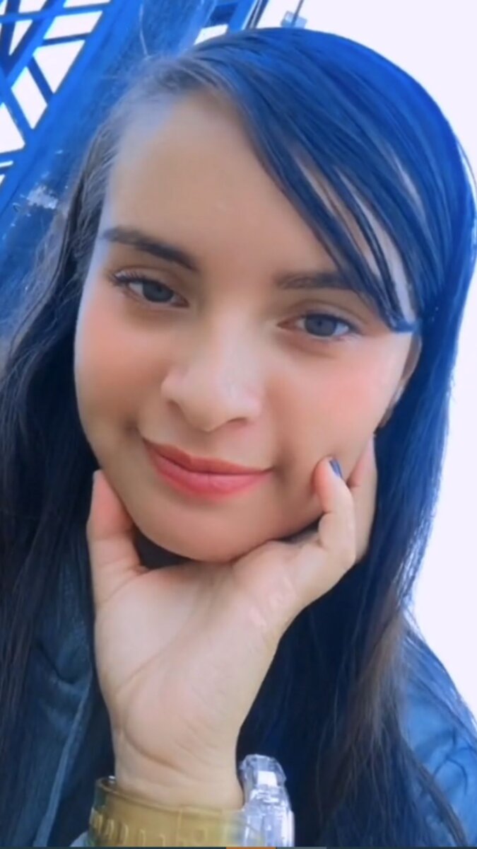 Mujer se hace $100 mil diarios vendiendo en el transporte público Una mujer se hizo viral en TikTok al publicar un vídeo contando cuánto se hace vendiendo sus productos en el transporte público de Bogotá.