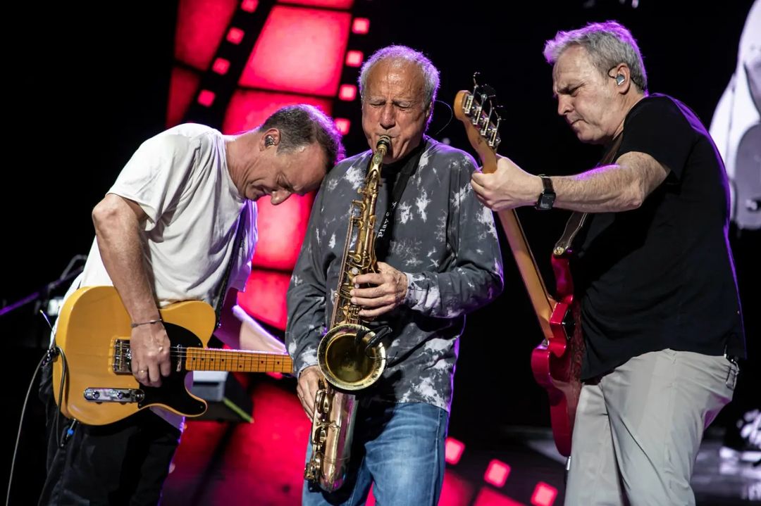 Hombres G anunciaron su regreso a los escenarios colombianos Tras su concierto en el Movistar Arena de Bogotá el pasado mes de abril, con boletería agotada de manera anticipada, se ha confirmado el regreso a los escenarios del país de la legendaria agrupación de rock en español Hombres G, con su tour de despedida.