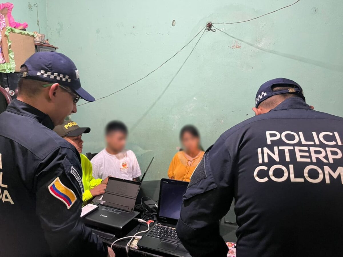 ¡Aberrante! Pareja abusaba y grababa a su hija de 4 años para vender los videos en internet