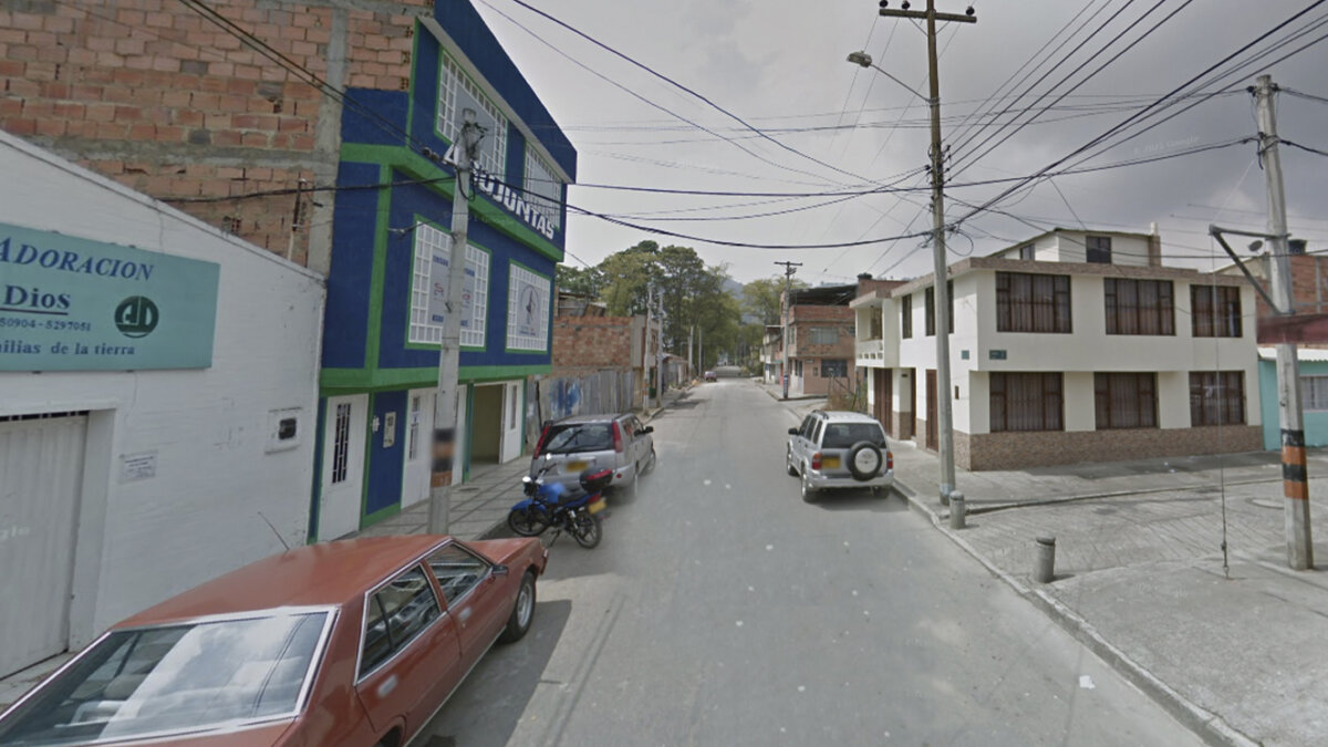 Joven fue apuñalado por la espalda en Sibaté 1 Joven fue apuñalado por la espalda en Sibaté El joven que resultó herido estaba departiendo con un amigo por una zona de bares, cuando fue sorprendido por el sujeto que lo apuñaló, y con el cual se presume que ya tenían problemas de hace tiempo atrás.
