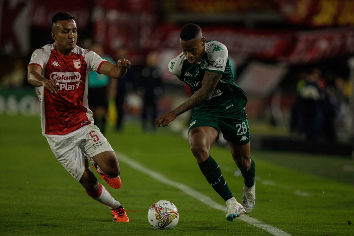 Juan Espitia mantiene vivo a Santa Fe en Copa Colombia Santa Fe logró el paso a cuartos de final de la Copa Colombia gracias a la actuación del arquero Juan Espitia en le definición de cobros del punto penal.