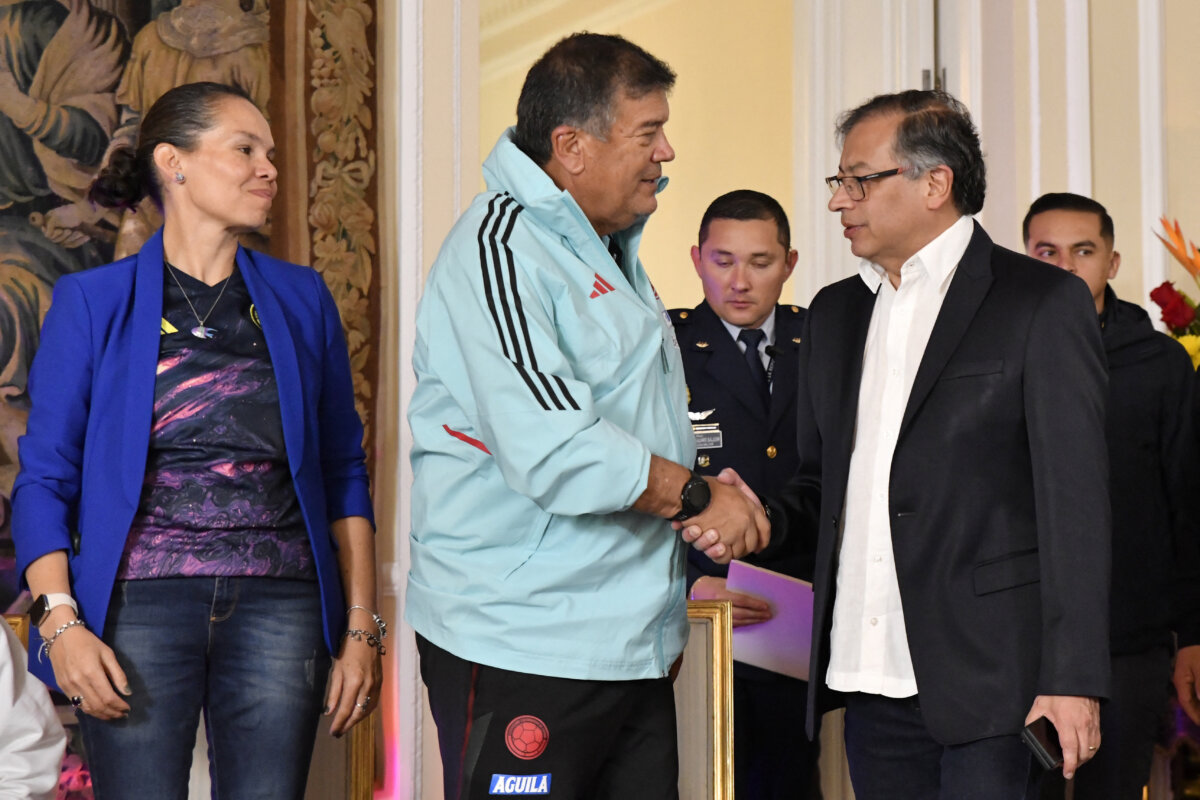 Jugadoras de la Selección Colombia fueron condecoradas con la Orden de Boyacá 2 Jugadoras de la Selección Colombia fueron condecoradas con la Orden de Boyacá El presidente, Gustavo Petro, recibió este miércoles en Casa de Nariño a las jugadoras de la Selección Femenina de fútbol colombiano, quienes llegaron a cuartos de final del Mundial de la categoría en Australia.