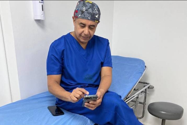 La familia del médico Edwin Arrieta sufre por la repatriación de su cuerpo La familia del médico Edwin Arrieta se encuentran a la espera de la repatriación del cuerpo de su ser querido, para lograr darle el último adiós.