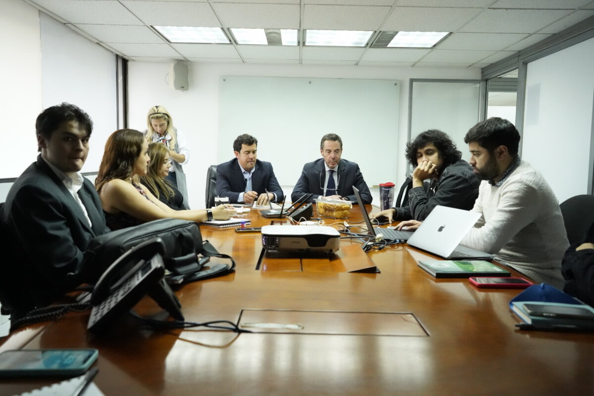 “La fuerza de Bogotá está en su vida nocturna”, Rodrigo Lara 2 “La fuerza de Bogotá está en su vida nocturna”, Rodrigo Lara Rodrigo Lara pasó por la redacción de Q’HUBO Bogotá y nos habló de su plan de gobierno, en caso de ganar las elecciones del próximo 29 de octubre.