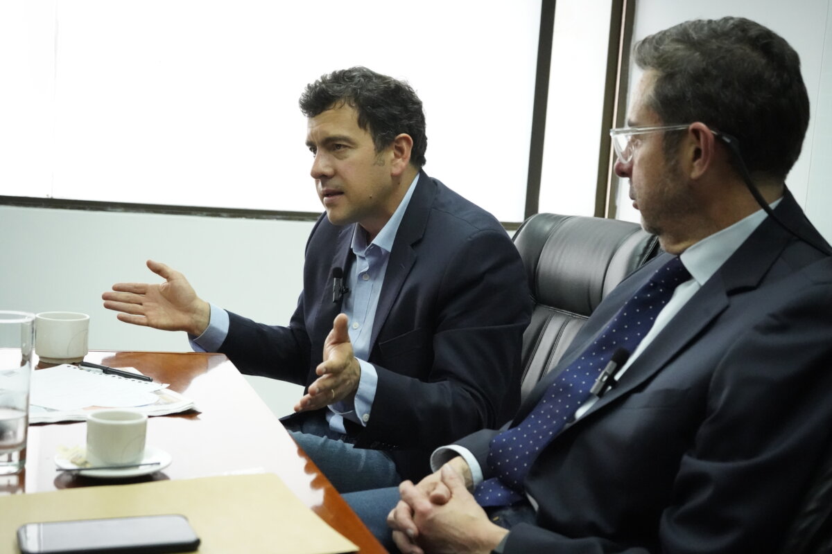 “La fuerza de Bogotá está en su vida nocturna”, Rodrigo Lara 3 “La fuerza de Bogotá está en su vida nocturna”, Rodrigo Lara Rodrigo Lara pasó por la redacción de Q’HUBO Bogotá y nos habló de su plan de gobierno, en caso de ganar las elecciones del próximo 29 de octubre.