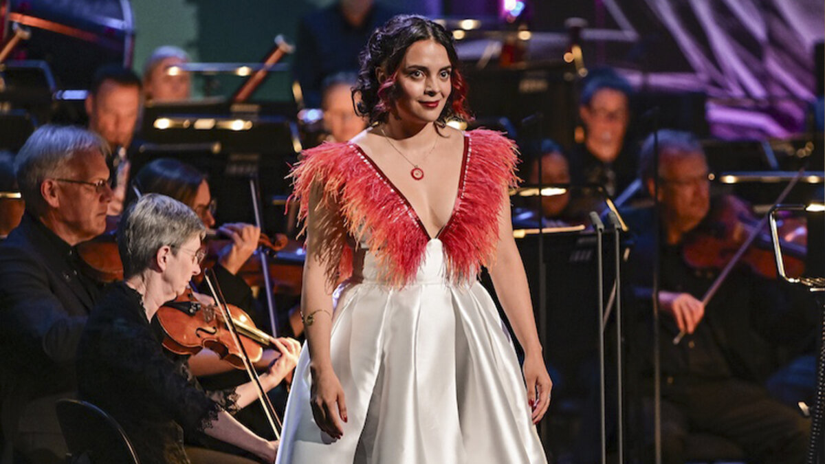 La voz más bella del mundo es Colombiana Melódica, expresiva y con la capacidad de arrancar una sonrisa, así es la voz de la soprano bogotana Julieth Lozano Rolón, la más reciente ganadora del concurso ‘BBC Cardiff Singer of the World’ y que la corona como la mejor voz del mundo.