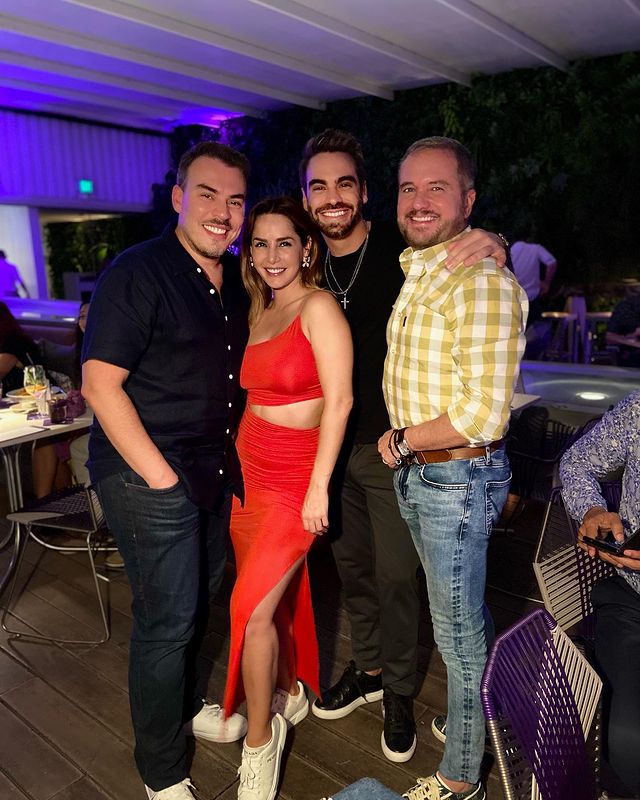 Las fotos por las que dicen que Carmen Villalobos podría estar embarazada La actriz y presentadora Carmen Villalobos está dichosa disfrutando de las mieles del amor y así lo deja ver cada que puede en redes sociales. 