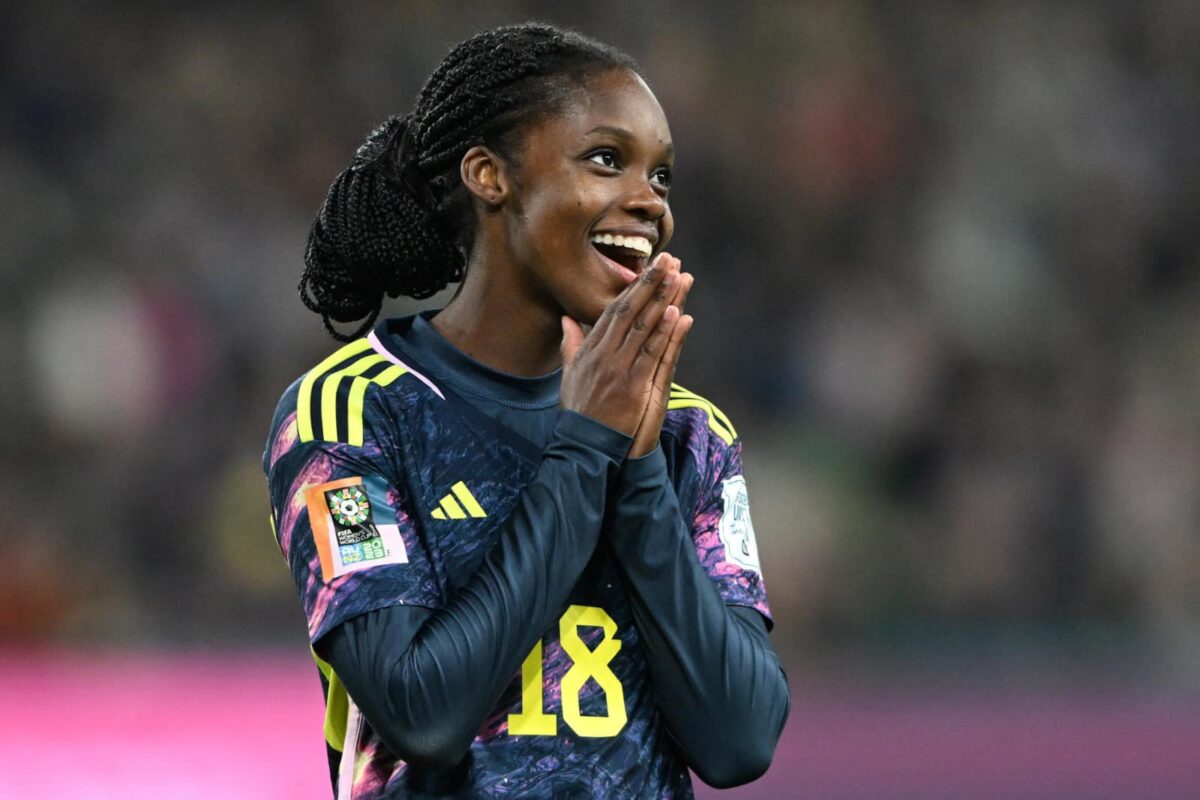 Las 'Superpoderosas' dejaron una huella eterna en el mundial Tras su histórica participación en el Mundial de Australia y Nueva Zelanda, la mitad de la delegación de la Selección Colombia de Fútbol Femenina llegó al país durante la noche de este domingo, y se espera que hoy llegue el resto de la delegación para poder realizarles un homenaje luego de la destacada actuación donde las 'Superpoderosas' alcanzaron los cuartos de final por primera vez.