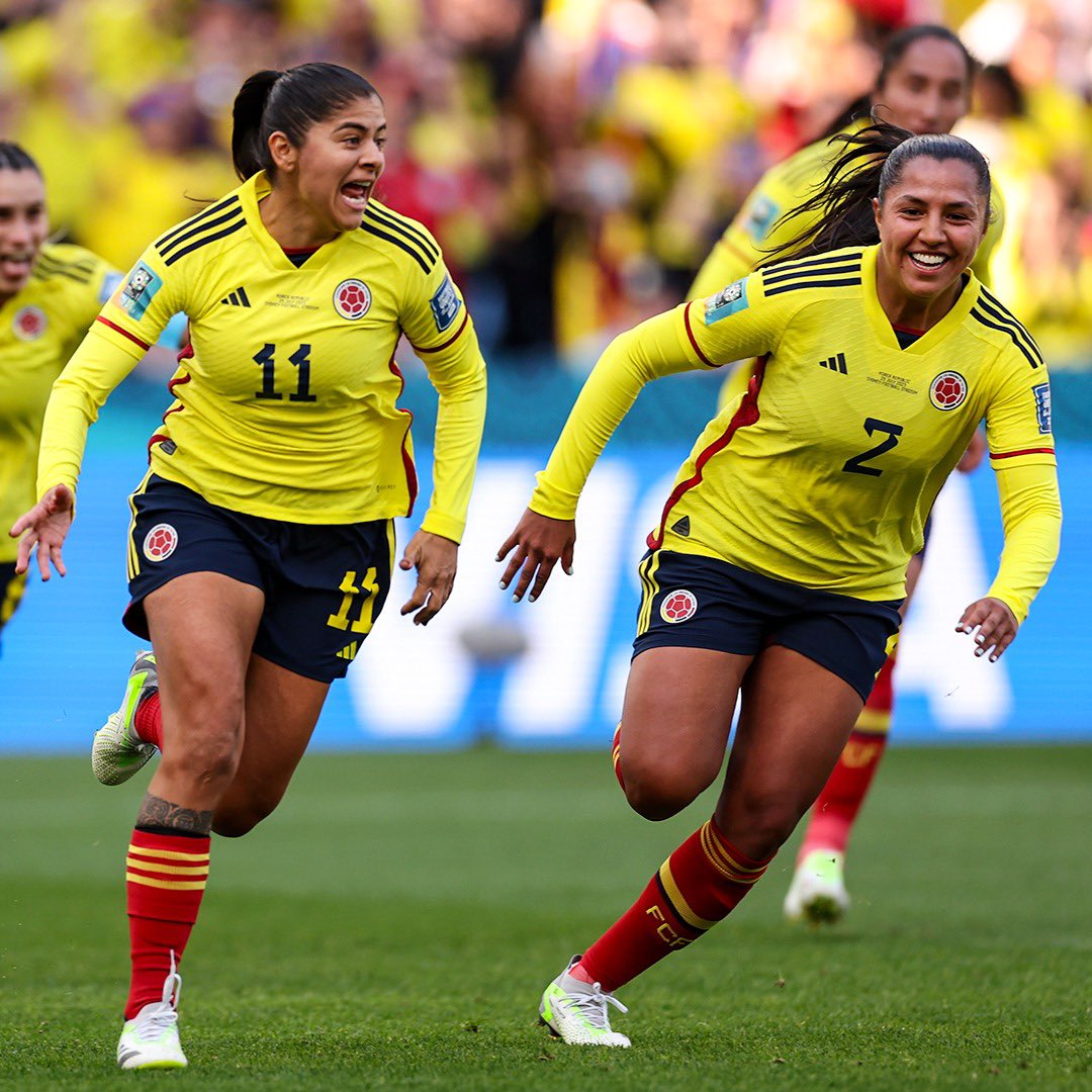 Las 'Superpoderosas' dejaron una huella eterna en el mundial Tras su histórica participación en el Mundial de Australia y Nueva Zelanda, la mitad de la delegación de la Selección Colombia de Fútbol Femenina llegó al país durante la noche de este domingo, y se espera que hoy llegue el resto de la delegación para poder realizarles un homenaje luego de la destacada actuación donde las 'Superpoderosas' alcanzaron los cuartos de final por primera vez.
