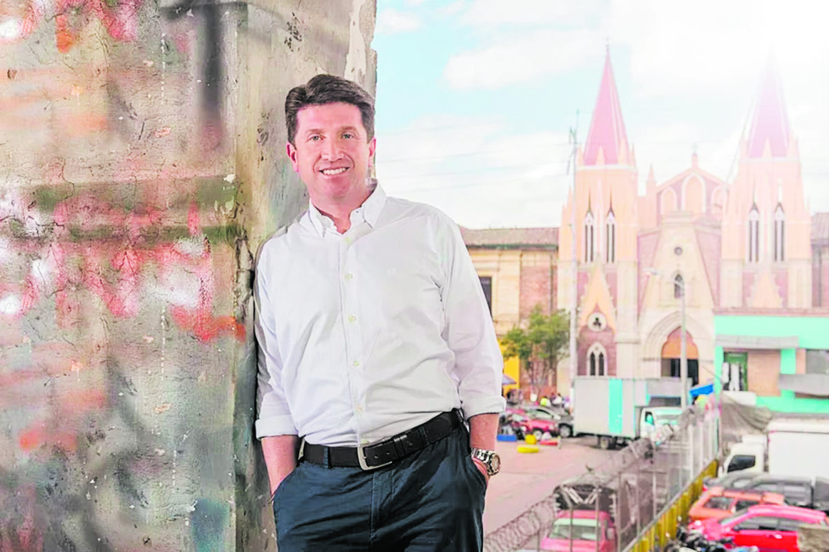 Molano: el hombre detrás de los 30 años de experiencia 3 Molano: el hombre detrás de los 30 años de experiencia Esto es lo que debe saber de Diego Molano, candidato a la Alcaldía de Bogotá.
